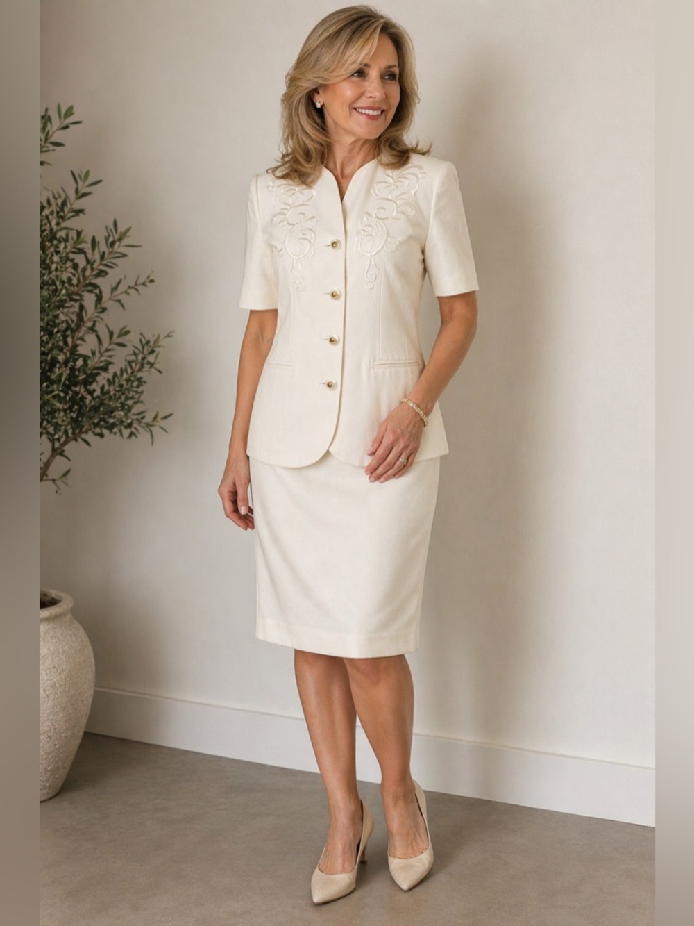 ✨ Vintage Kasper 2-Piece Ivory Suit – Timeless Elegance ✨